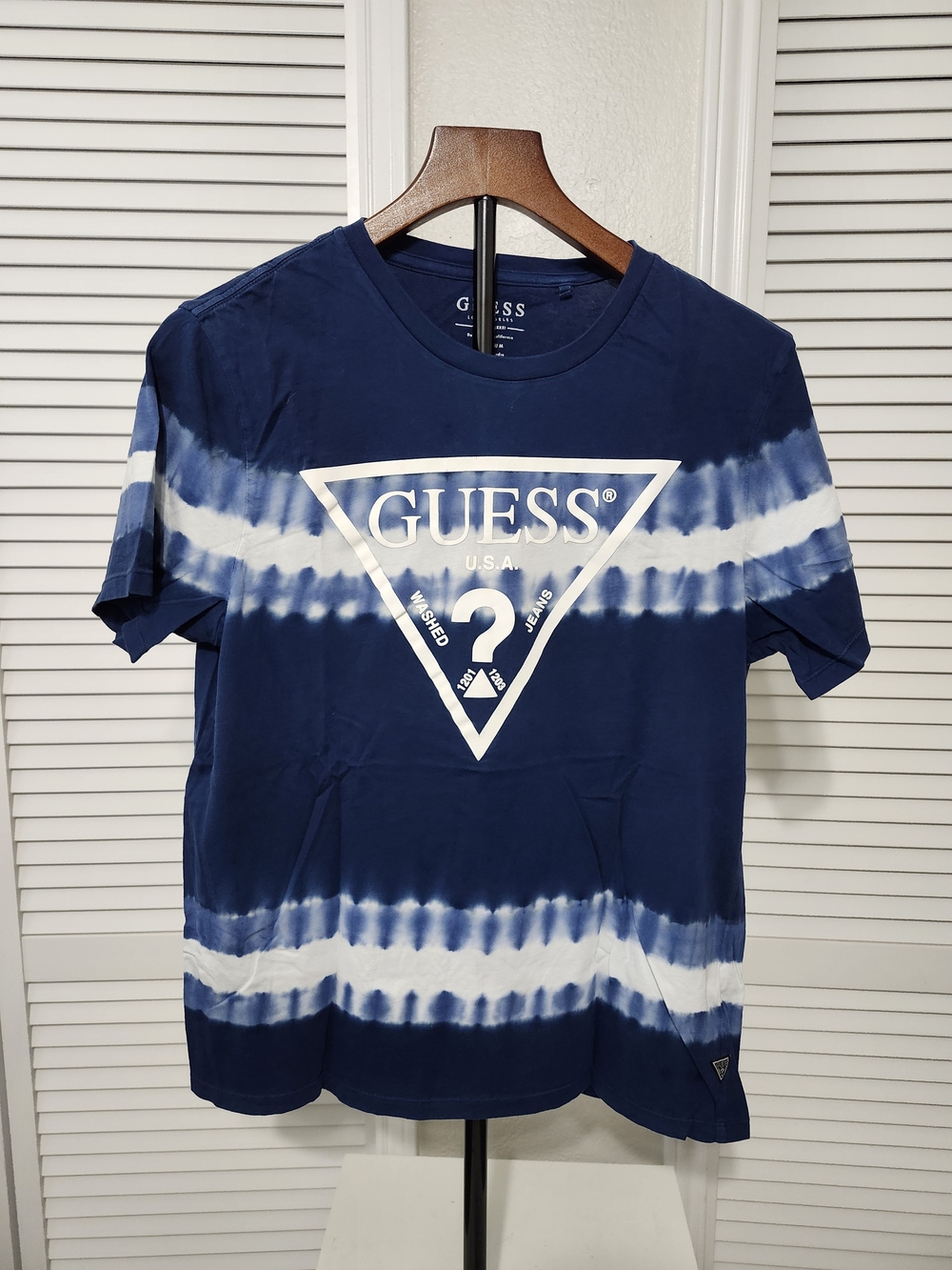 GUESS Men's Navy and White Tie-Dye Logo T-Shirt